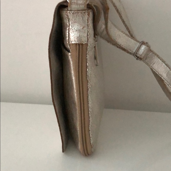 DISTRESSED GOLD METALLIC LEATHER SHOULDER BAG - Picture 5 of 8